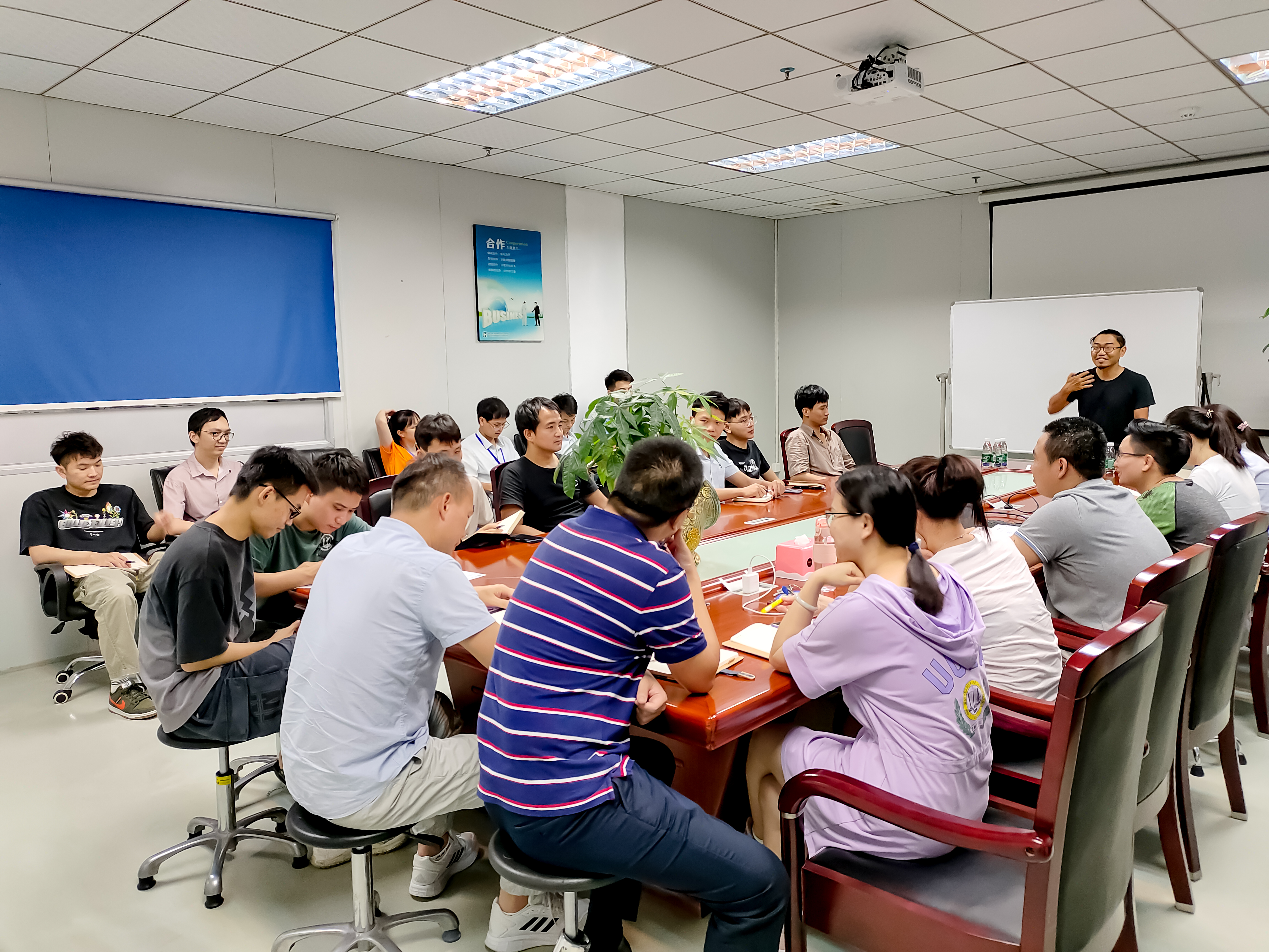 4688美高梅科技首期商务英语培训课程正式结束！2022年11月11日